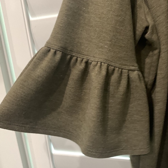 Women's Olive Green 3/4 Ruffle Sleeve Distressed Knit Blouse Top Shirt - Picture 4 of 5